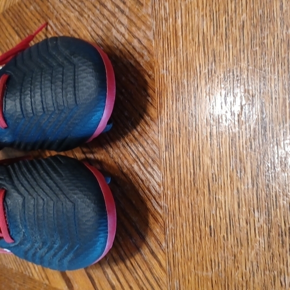 ADDIDAS Predator Soccer Cleats - Picture 6 of 9